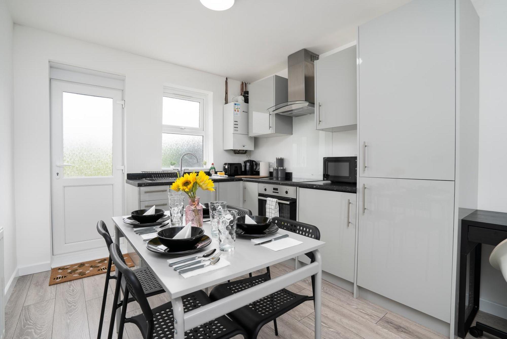 Apartmán Modern 4 Bed House-Free Parking Burton  Exteriér fotografie