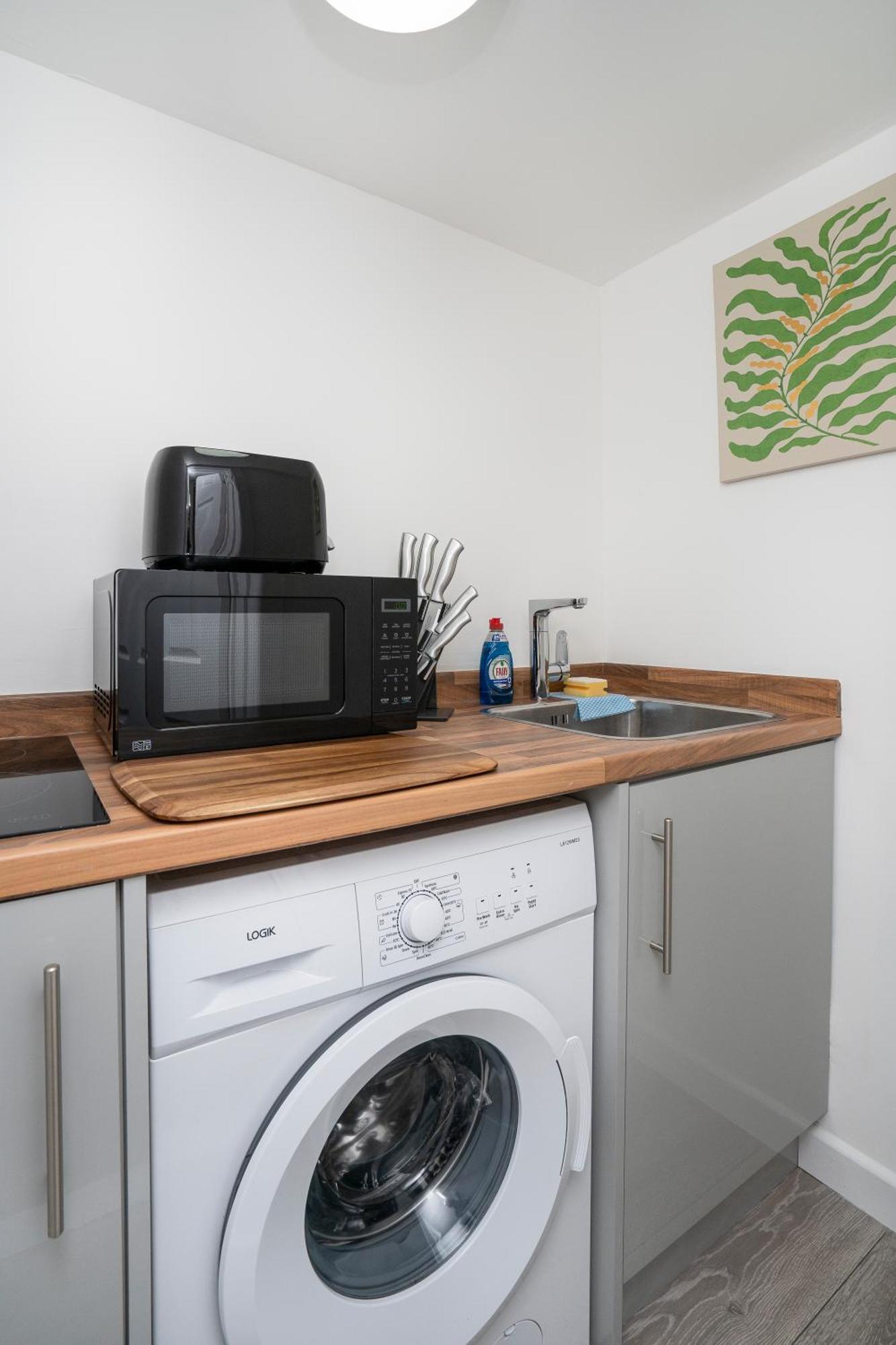 Apartmán Modern 4 Bed House-Free Parking Burton  Exteriér fotografie